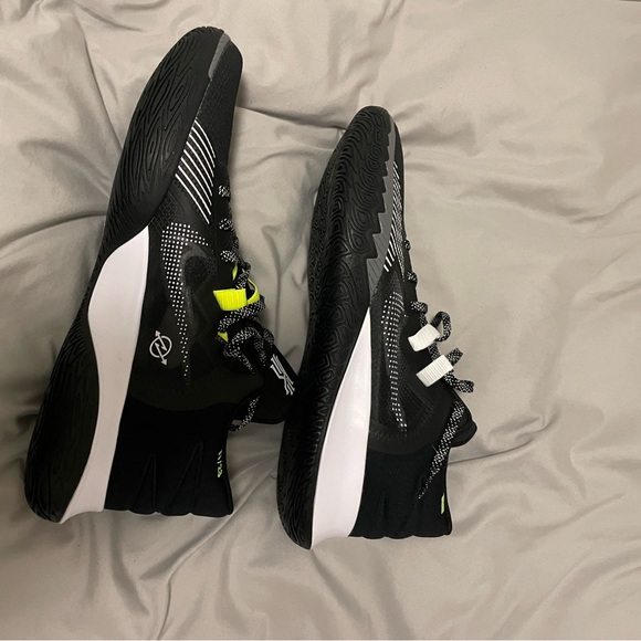 Nike Kyrie Irving Flytrap 5 - Picture 2 of 5